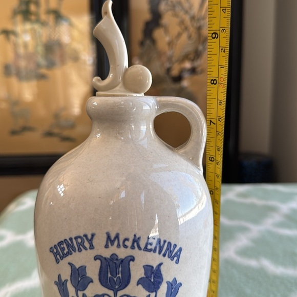 Vintage Henry McKenna stoneware 4/5 quart Decanter - Picture 9 of 9